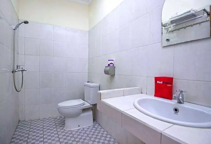 ホテル Reddoorz Plus @ Wastu Kencana