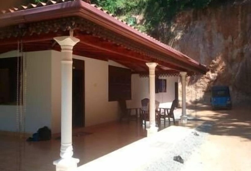 Pension Damith Tourist Inn