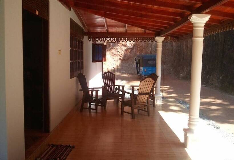 Pension Damith Tourist Inn