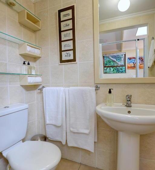 פנסיון Moontide Riverside Lodge