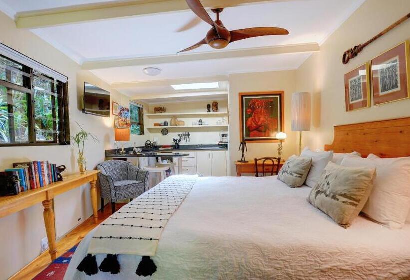 פנסיון Moontide Riverside Lodge