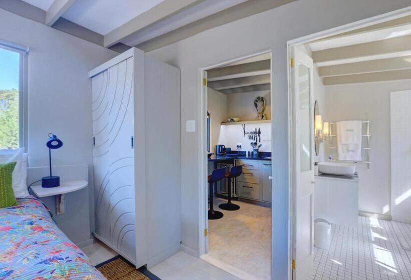 פנסיון Moontide Riverside Lodge