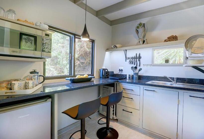 פנסיון Moontide Riverside Lodge