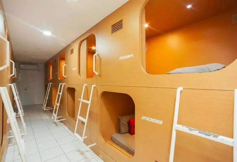 ペンション Reddoorz Hostel Near Taman Puring
