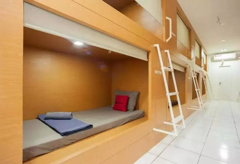 ペンション Reddoorz Hostel Near Taman Puring