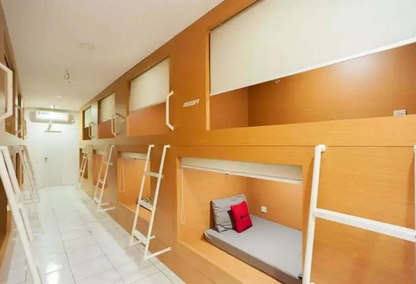 ペンション Reddoorz Hostel Near Taman Puring