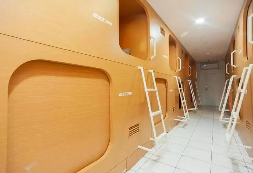 ペンション Reddoorz Hostel Near Taman Puring