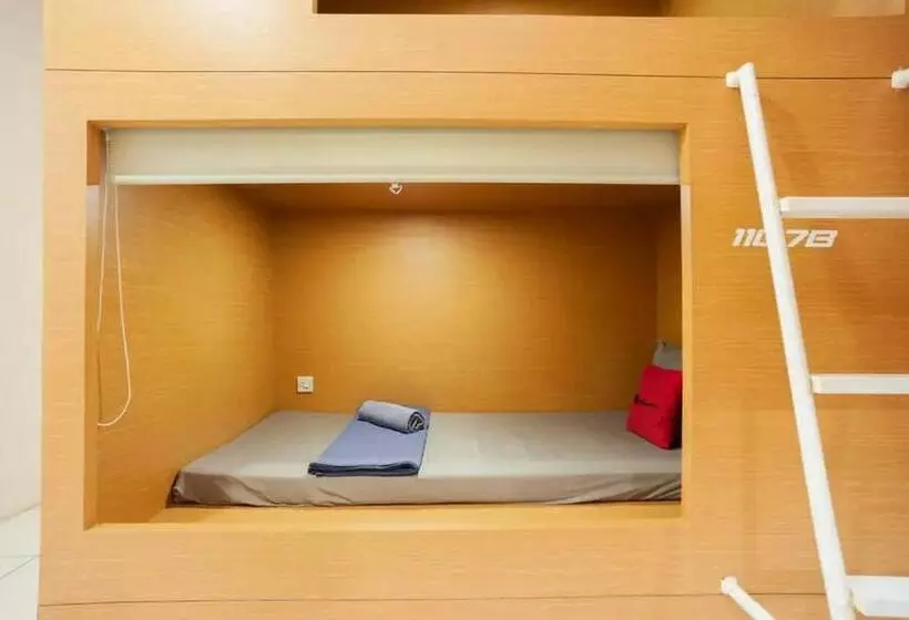 ペンション Reddoorz Hostel Near Taman Puring
