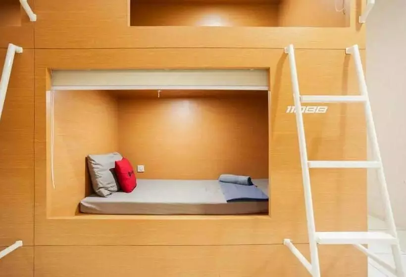 ペンション Reddoorz Hostel Near Taman Puring