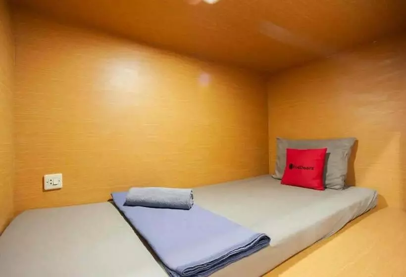 ペンション Reddoorz Hostel Near Taman Puring