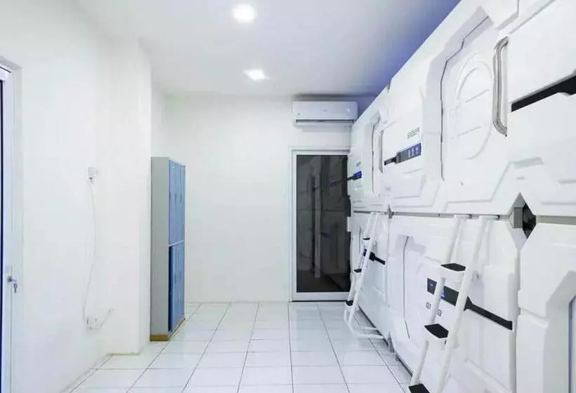 ペンション Reddoorz Hostel Near Taman Puring