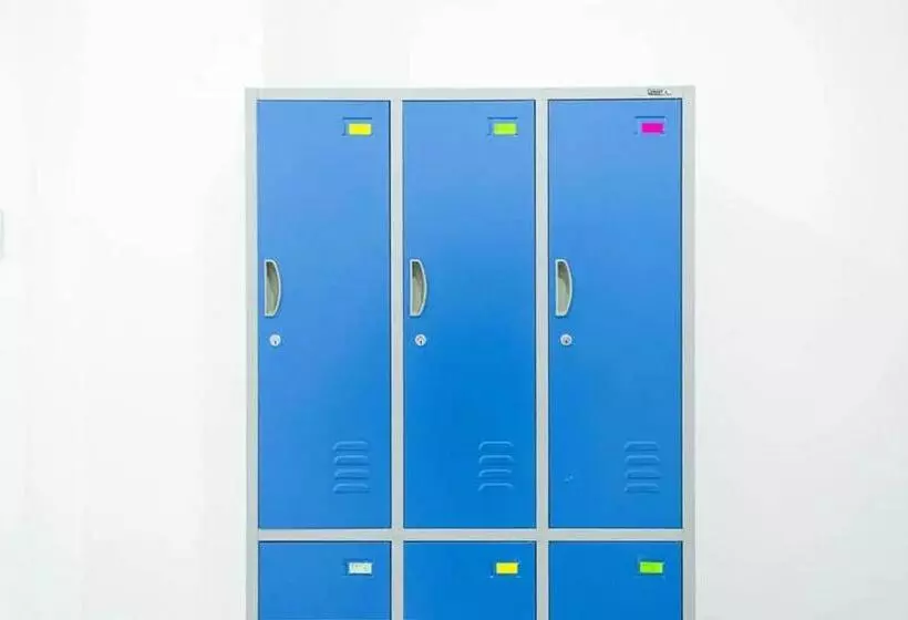 ペンション Reddoorz Hostel Near Taman Puring