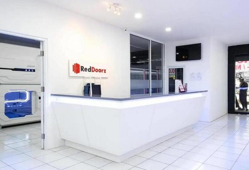 بنسيون Reddoorz Hostel Near Taman Puring