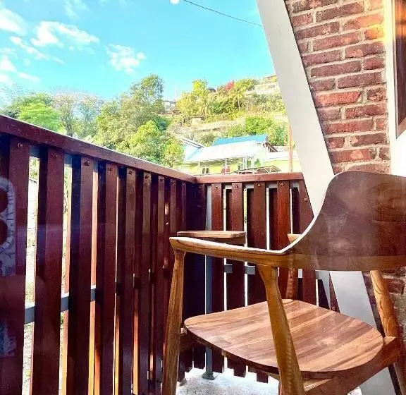 Retkeilymaja Puu Pau Hotel & Coffee Shop