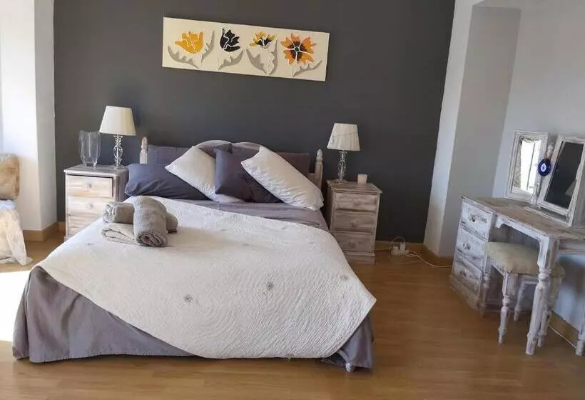تختخواب و صبحانه A Luxiourious Room In The Best Terraced Penthouse In Denia Building 3