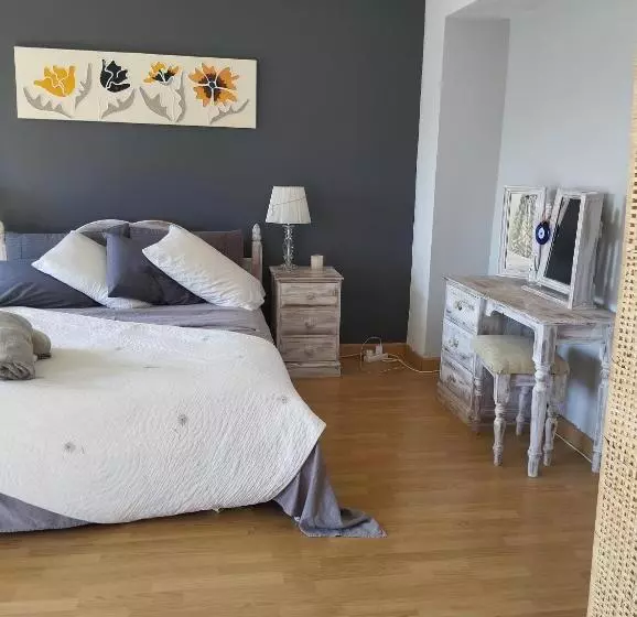 تختخواب و صبحانه A Luxiourious Room In The Best Terraced Penthouse In Denia Building 3