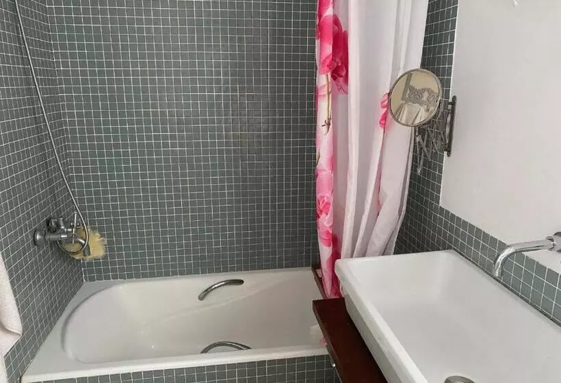 تختخواب و صبحانه A Luxiourious Room In The Best Terraced Penthouse In Denia Building 3