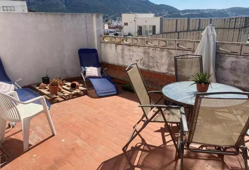 تختخواب و صبحانه A Luxiourious Room In The Best Terraced Penthouse In Denia Building 3