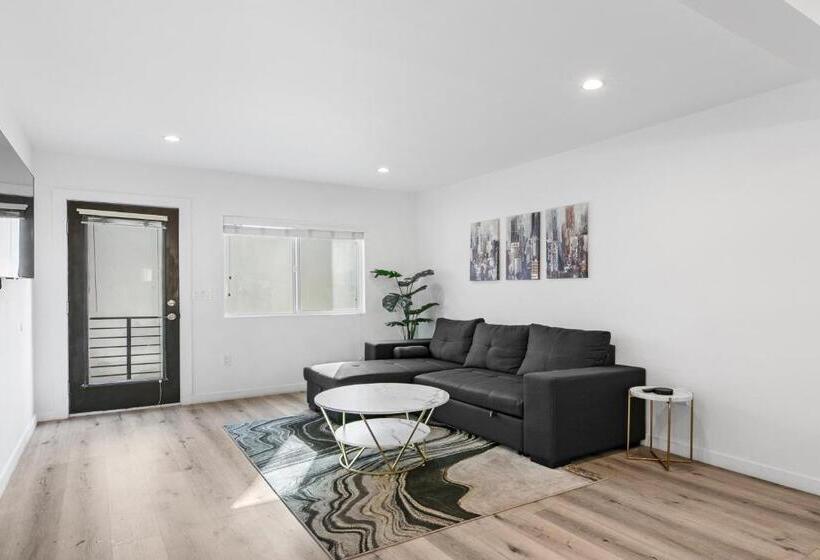 צימר Miracle Mile Chic 1 Br Bungalow Apt Parking Unit 2