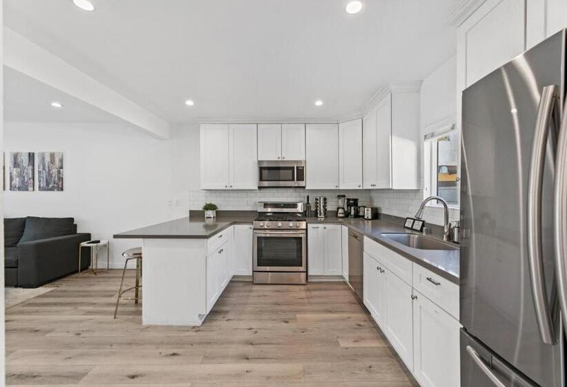 צימר Miracle Mile Chic 1 Br Bungalow Apt Parking Unit 2