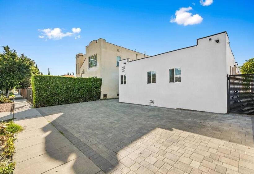 צימר Miracle Mile Chic 1 Br Bungalow Apt Parking Unit 2