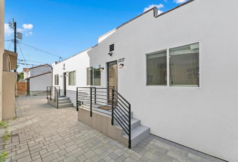 צימר Miracle Mile Chic 1 Br Bungalow Apt Parking Unit 2