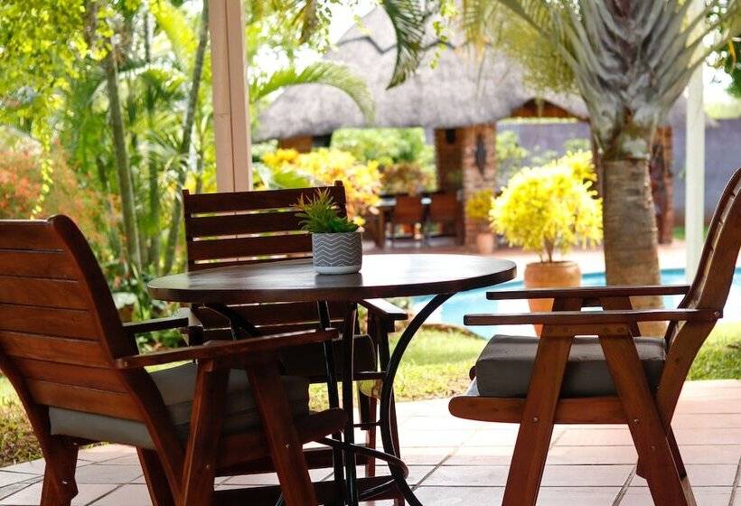 پانسیون Room In Villa   Zambezi Family Lodge   Elephant Room