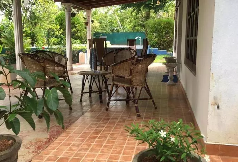 Hotelli Field Side Villa