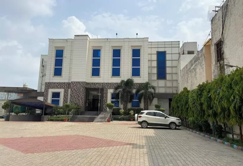 Hotelli Jalandhar Corporate Suites  Banquet Hall