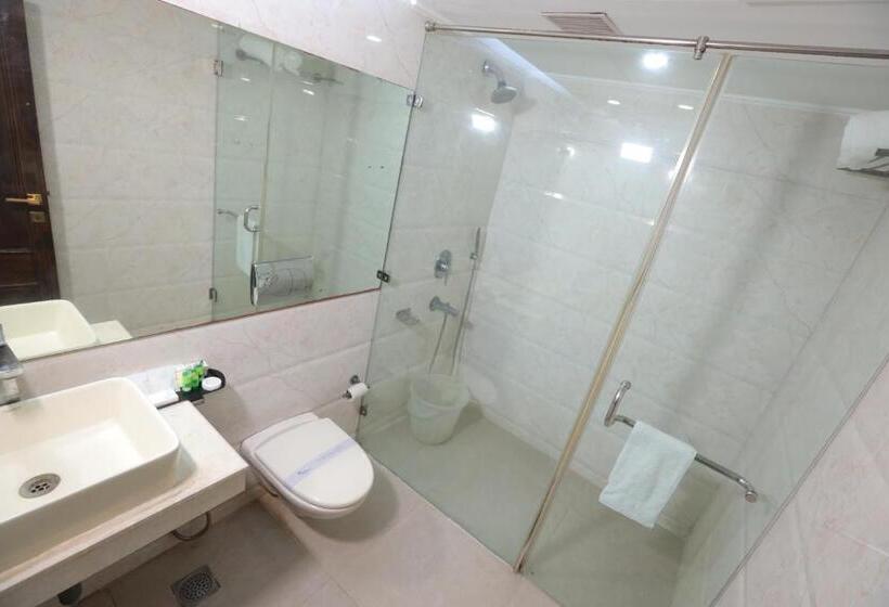 هتل Panickers Residency   Ajmal Khan Market Near Karol Bagh Metro