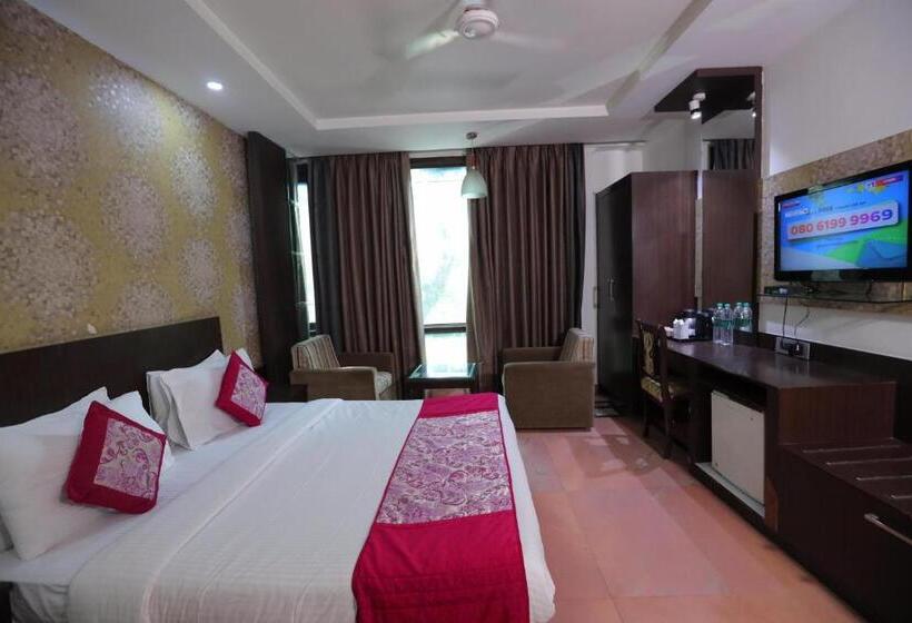 هتل Panickers Residency   Ajmal Khan Market Near Karol Bagh Metro