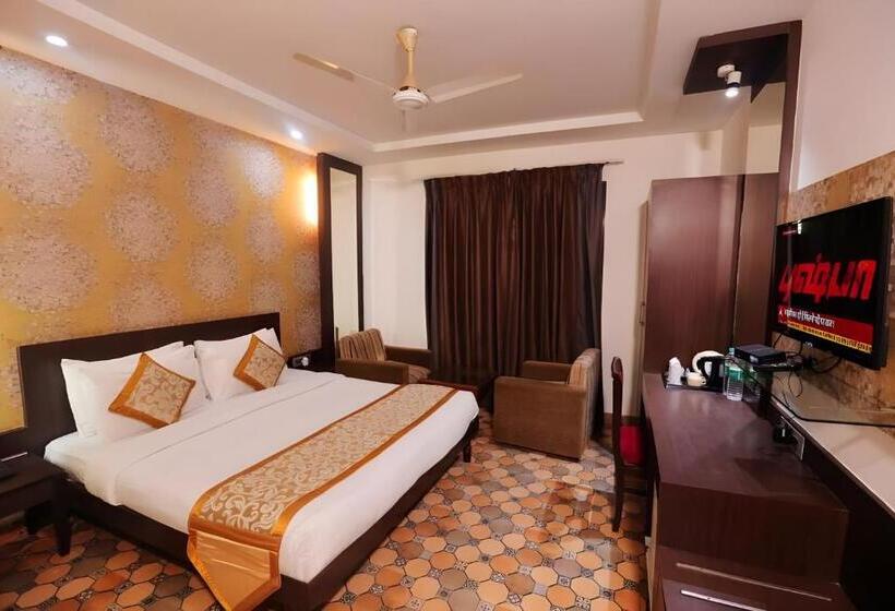هتل Panickers Residency   Ajmal Khan Market Near Karol Bagh Metro