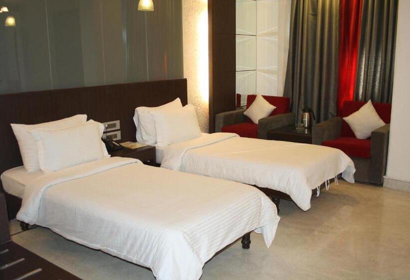 هتل Panickers Residency   Ajmal Khan Market Near Karol Bagh Metro