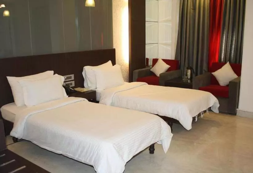 هتل Panickers Residency   Ajmal Khan Market Near Karol Bagh Metro