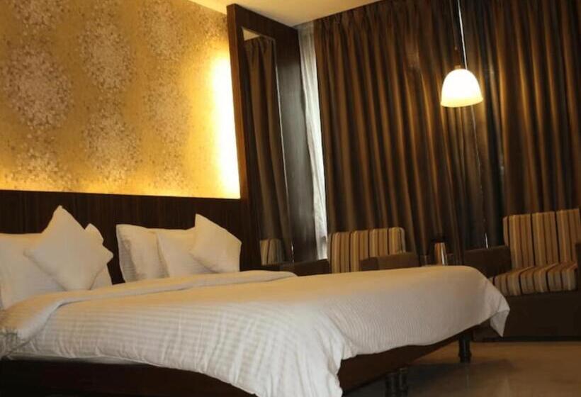 هتل Panickers Residency   Ajmal Khan Market Near Karol Bagh Metro