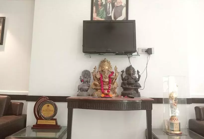 هتل Panickers Residency   Ajmal Khan Market Near Karol Bagh Metro