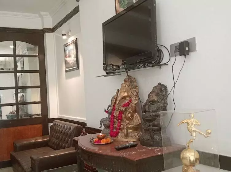 هتل Panickers Residency   Ajmal Khan Market Near Karol Bagh Metro