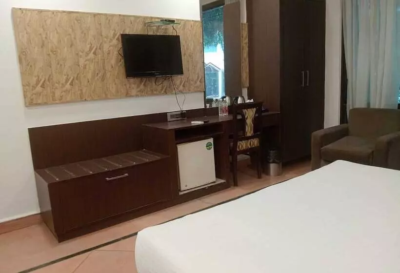 هتل Panickers Residency   Ajmal Khan Market Near Karol Bagh Metro