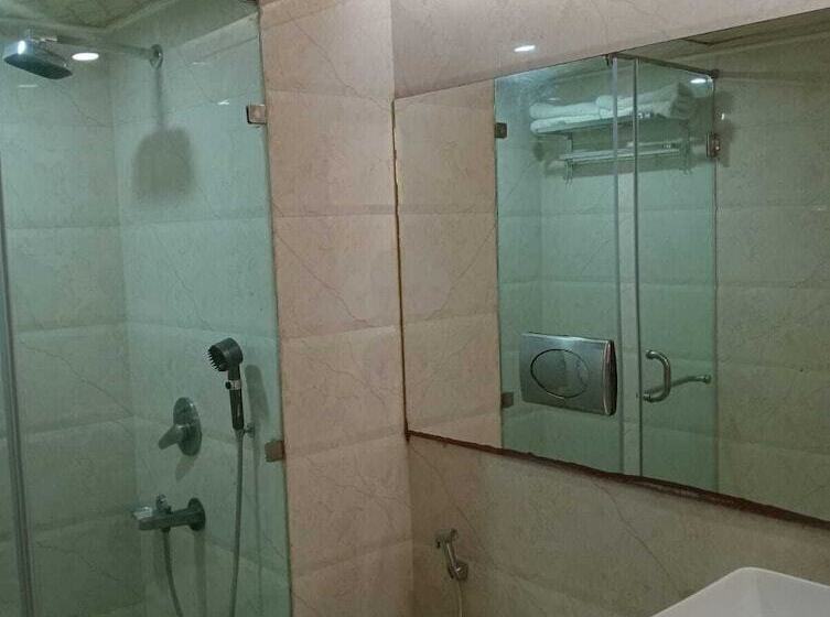 هتل Panickers Residency   Ajmal Khan Market Near Karol Bagh Metro