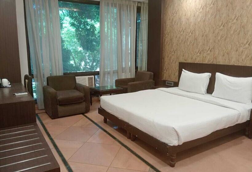 هتل Panickers Residency   Ajmal Khan Market Near Karol Bagh Metro