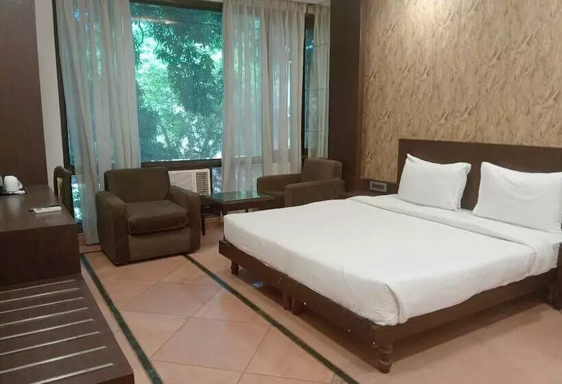 هتل Panickers Residency   Ajmal Khan Market Near Karol Bagh Metro