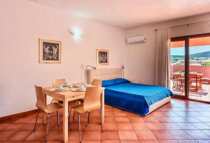 Isa Residence With Swimming Pool In Santa Teresa Di Gallura