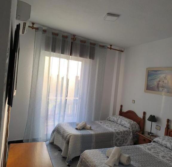 پانسیون Hostal Alboran