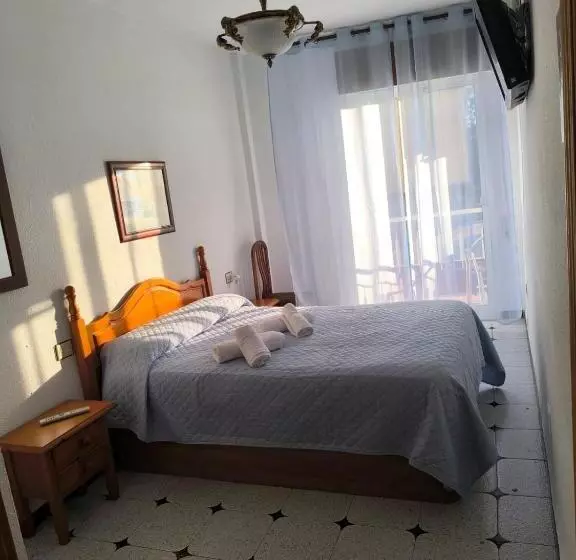 ペンション Hostal Alboran