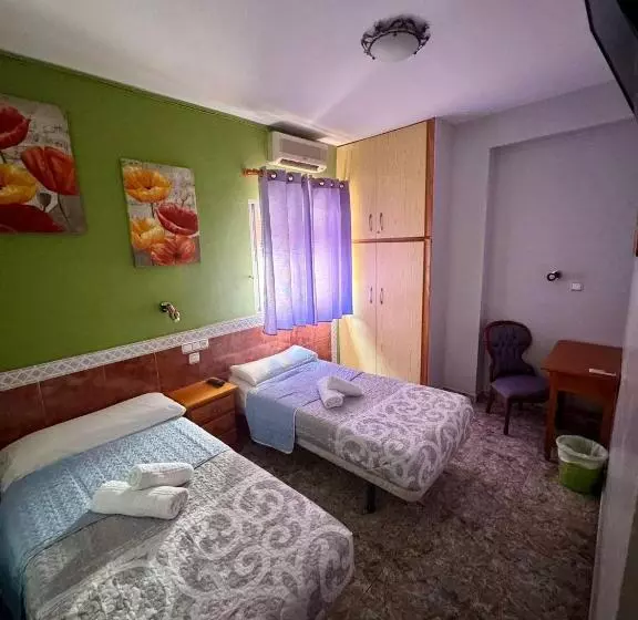 ペンション Hostal Alboran