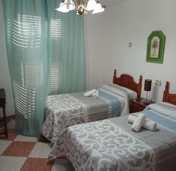 پانسیون Hostal Alboran