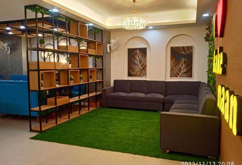 ホテル Raas Inn, New