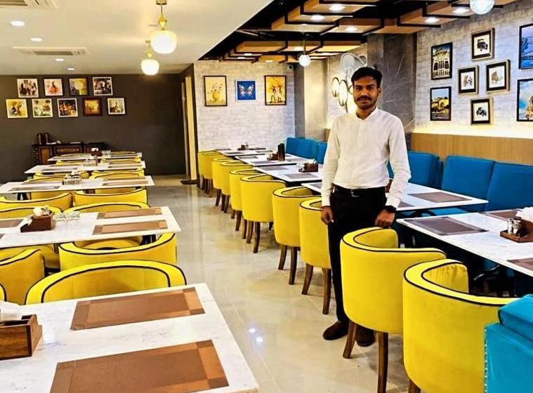 ホテル Raas Inn, New