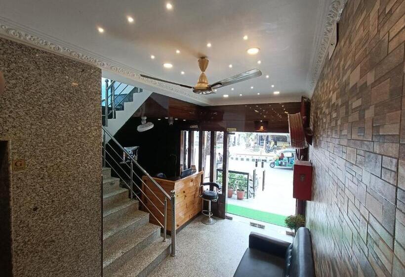 ホテル Raas Inn, New