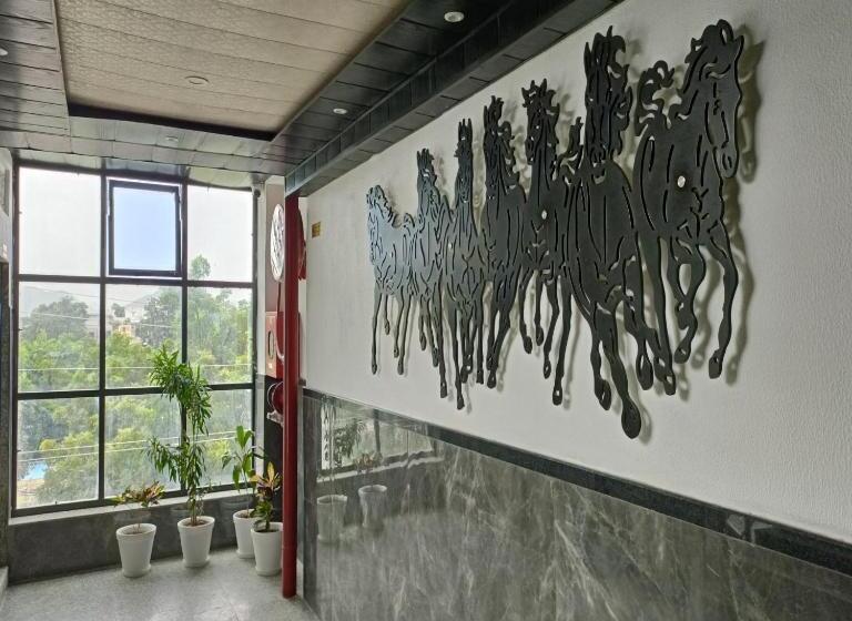 ホテル Raas Inn, New